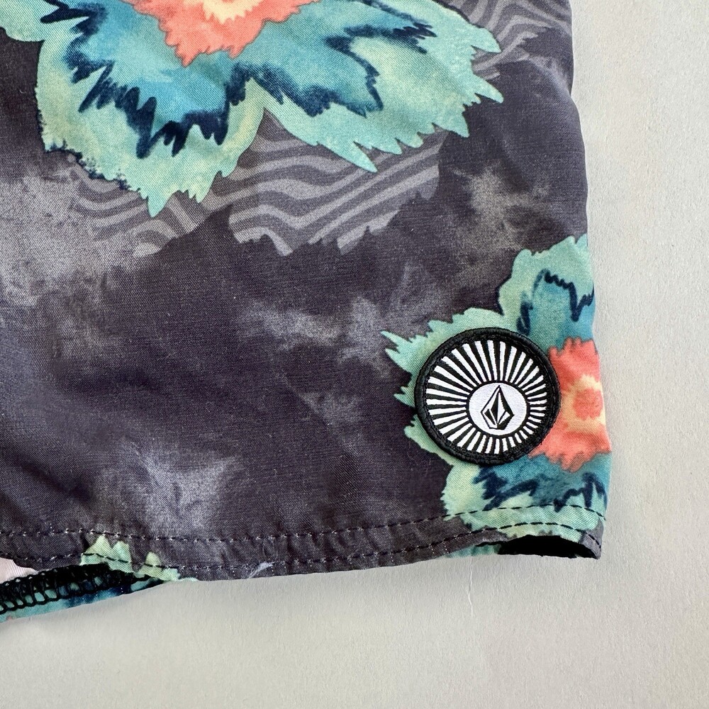 Volcom Board Shorts Trunks Youth Large 12Y - Medal Petal Stoney Swim Surf Beach - Picture 4 of 11